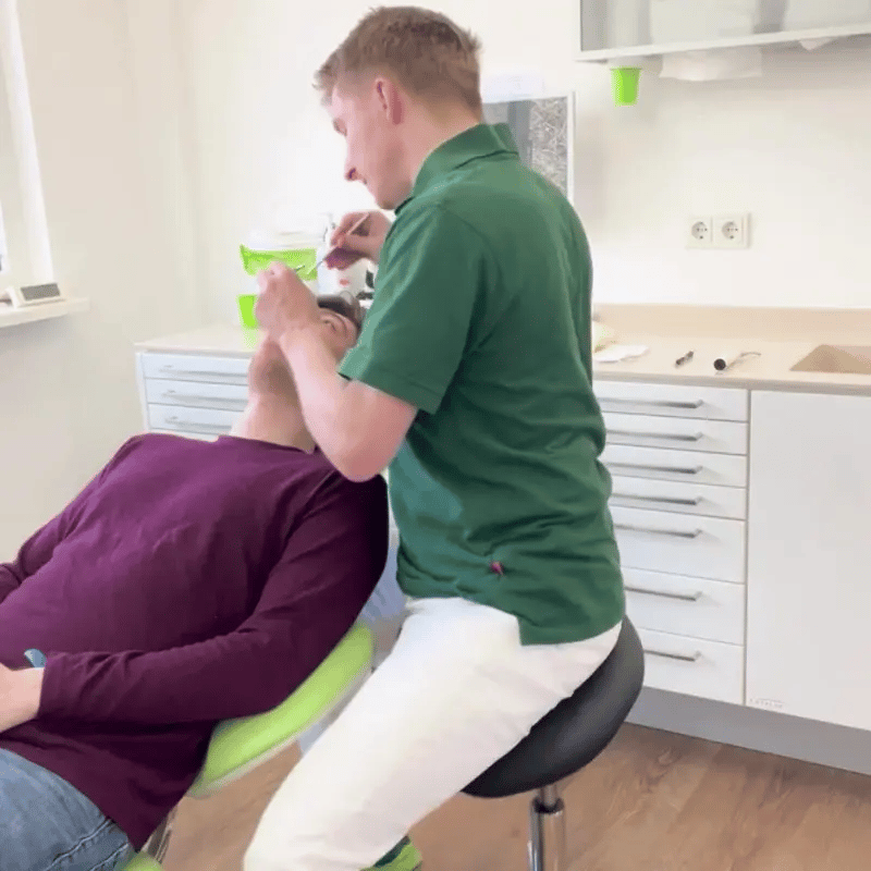 Zahnarzt im Einsatz